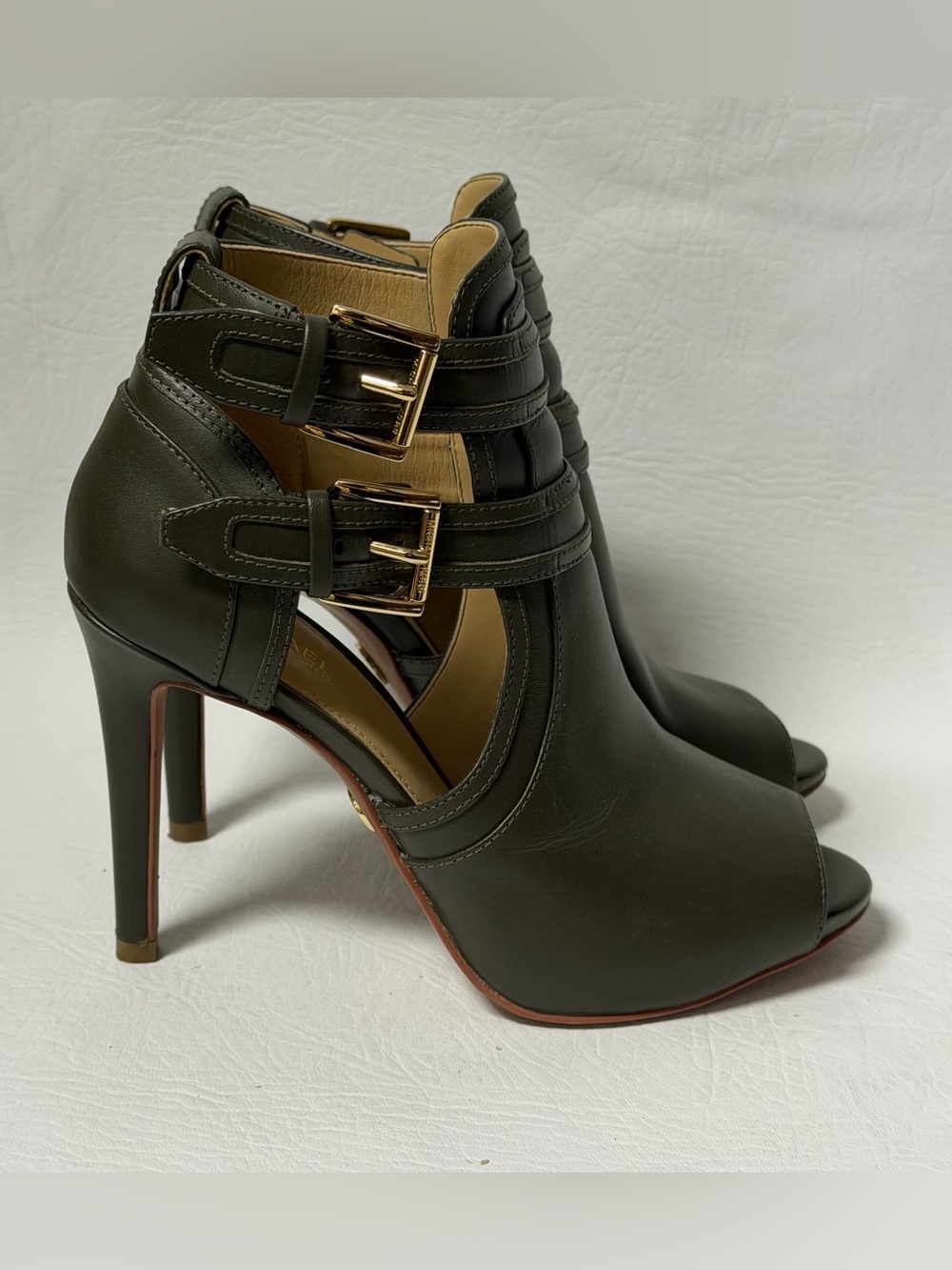 Micheal kors Olive Green Open-Toe Ankle Boot
Size 5.5M